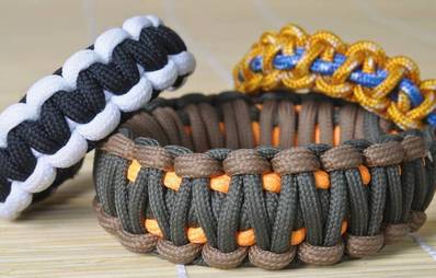 Hundezubehör aus Paracord-Bändern